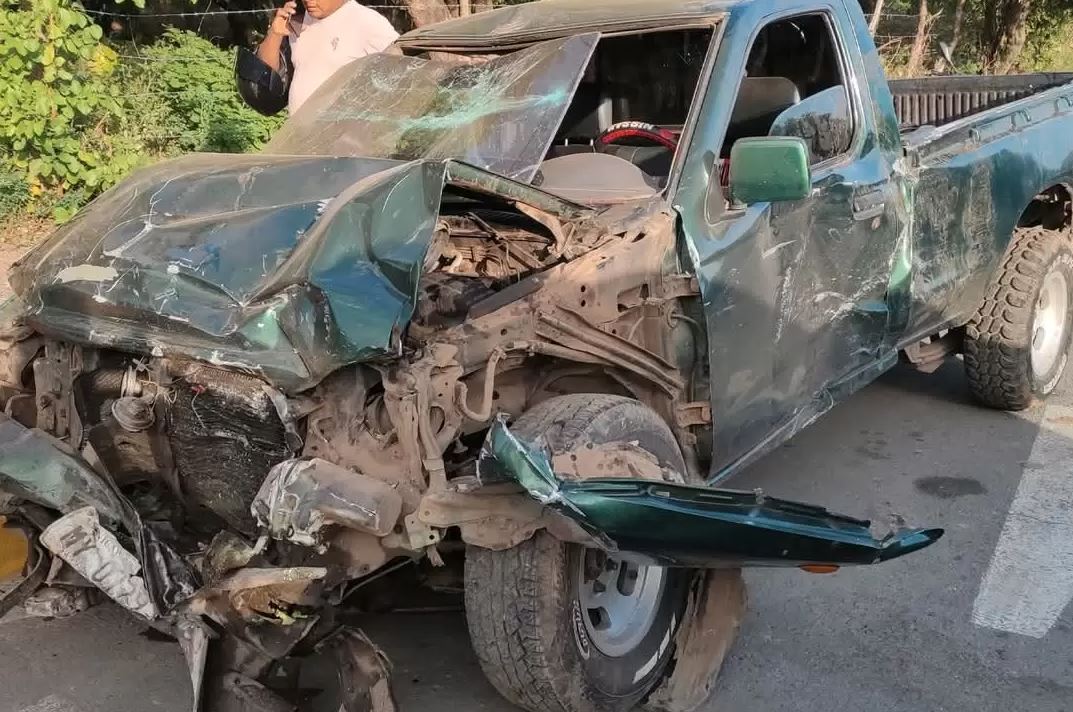 Camioneta tras el accidente de tránsito.