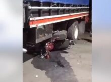 Foto del camión y la moto tras el accidente.