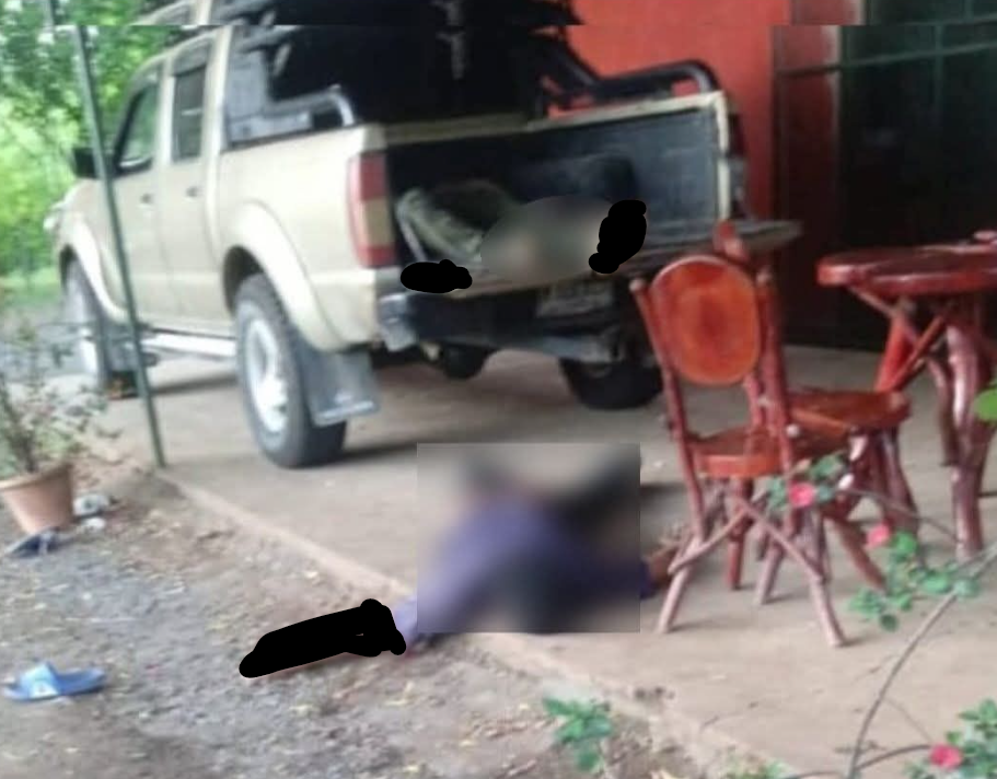 Los dos curpos tras el violento crimen.