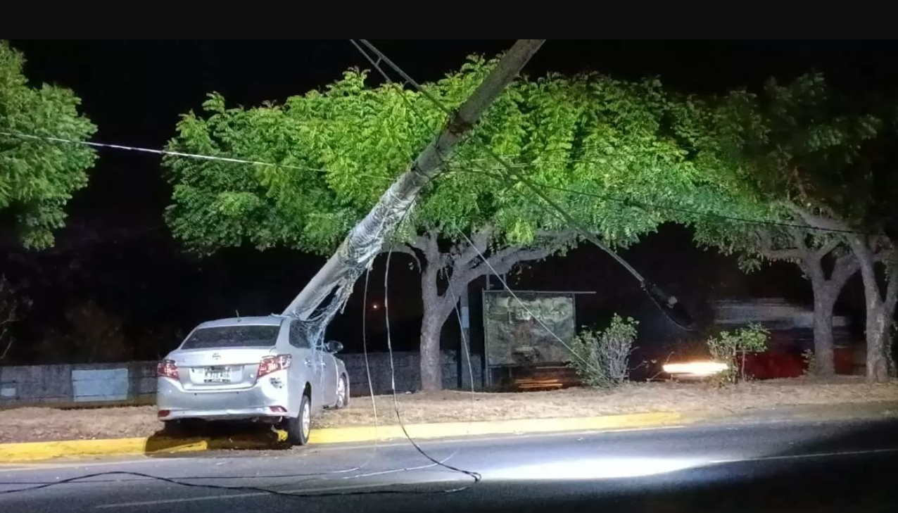 Accidente en Rotonda Jean Paul Genie deja a joven lesionado.