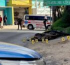 La mujer, quien trabajaba despachando en un bar, fue atacada por sicarios mientras se dirigía a su casa en motocicleta la madrugada de este martes.