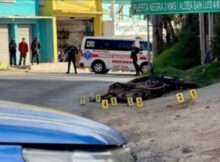 La mujer, quien trabajaba despachando en un bar, fue atacada por sicarios mientras se dirigía a su casa en motocicleta la madrugada de este martes.